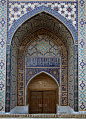 在撒马尔罕一座清真寺的大门