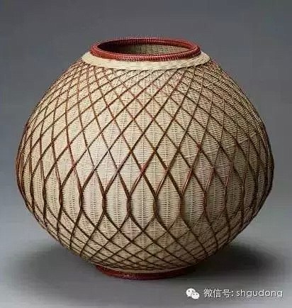       【竹编艺术，精湛绝伦】
竹编...