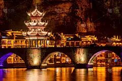 中国贵州镇远古镇的夜景