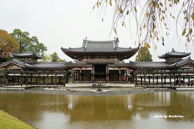 平等院凤凰堂，属阿弥陀堂，建于平安时代的...
