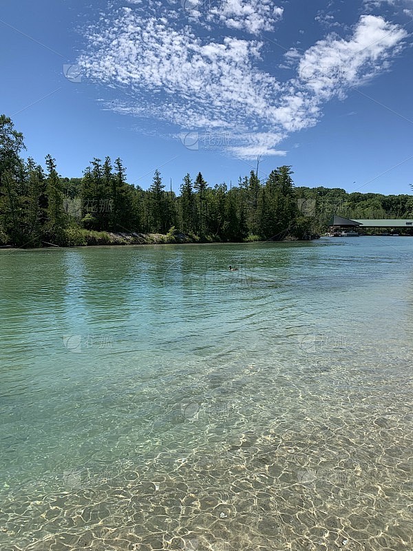 火炬河的场景