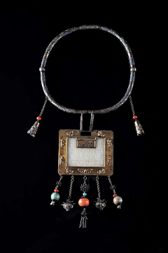 珠宝界的小字辈采集到中国传统珠宝首饰7大传世手工艺- 烧蓝