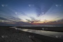 日落时分的河流