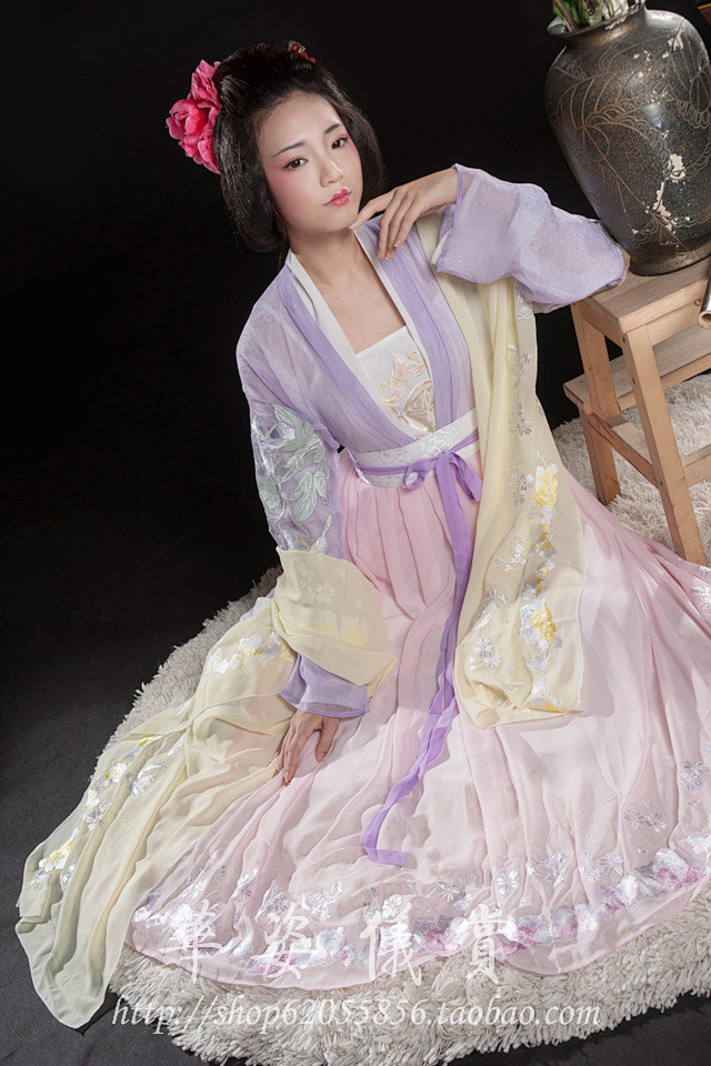 梨花香汉服对襟齐腰襦裙