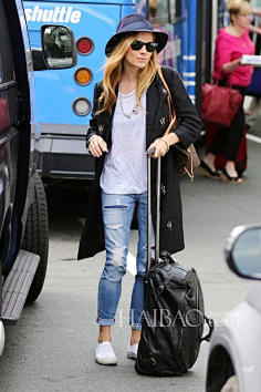 明星街拍-花瓣网|陪你做生活的设计师 | enna Miller) 抵伦敦达希思罗国际机场。