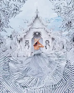 


Kristina Makeeva最著名的是风景人像题材的摄影作品，她以世界各地最美的风景为背景，为穿华丽连衣裙的女孩拍照。翩翩飞舞的裙摆与美丽的景色融为一体，画面磅礴大气，引人入胜。