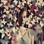 这组作品来自乌克兰的摄影师Oleg Oprisco。他喜欢拍摄人物照片，而且喜欢6X6的画幅。他—每幅照片似乎都有着自己的气氛，色调、构图、主题和情感才最终和谐共存于同一幅画面中。