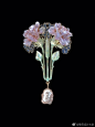  René  Lalique，19世纪末“新艺术运动”中最才华横溢的珠宝设计家，20世纪“装饰艺术运动”中最伟大的玻璃设计者。从小随父母到处旅游，对自然充满兴趣，他的设计作品充满了大自然的美态，当你看到梦一般朦胧的磨砂水晶，刻有裸体女像、卷曲蜥蜴、花卉植物以及亦真亦幻的昆虫的图案，