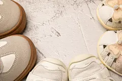 蝴蝶结凉鞋灰白休闲鞋童鞋儿童用品摄影图