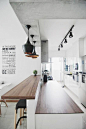 Open concept kitchen with breakfast bar counter. Love the color scheme too! Love the lighting.: 