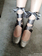 TOD’S 灰色绑带芭蕾舞鞋