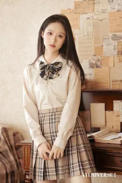 《巧克力牛奶》 没有拍过JK我是真的会遗憾好吗 跟元气少女的蓝色校服不同，茶色的制服更有温柔的味道=w= - 阿佑_AYUniverse