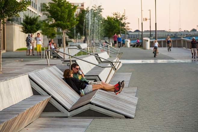 美国威斯康星州格林湾CityDeck滨水...