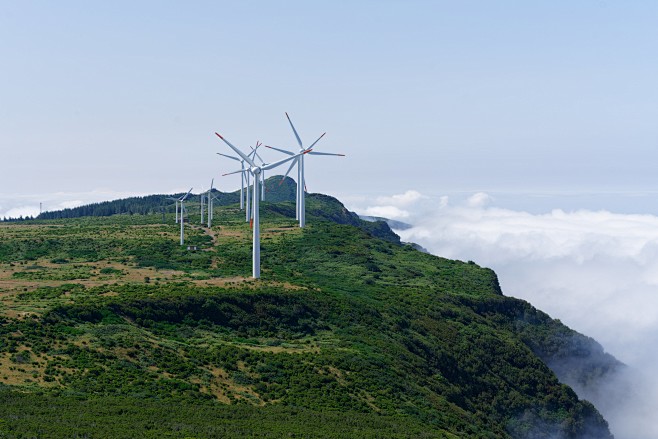 shot-wind-turbines-m...