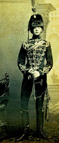1895年 温斯顿·丘吉尔身穿军官制服 21岁。