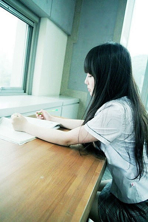 唯美清纯的校园制服妹纸