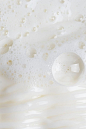其中包括图片：Upgrade Your Shower Routine with the Luscious Shower Milk