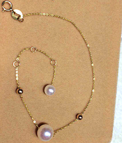 Maggiedeer采集到Pearl Bracelet