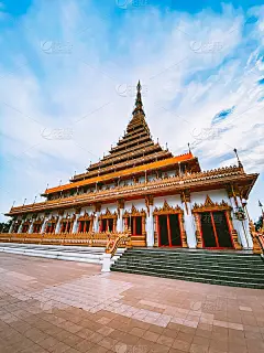 在泰国孔敬市的农旺和赵Por Lak Muang寺庙周围散步