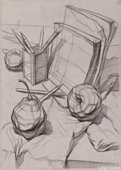 #画室优秀作品投稿#静物结构素描作品。九个构图，n种最常出现静物的结构都放送给大家了！若考静物可有信心？（更多该画室作品可关注 @广州欧鼎画室 ） 