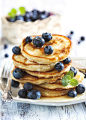 【美图分享】Anjelika Gretskaia的作品《Stack of pancakes with fresh blueberry and honey》 #500px# @500px社区