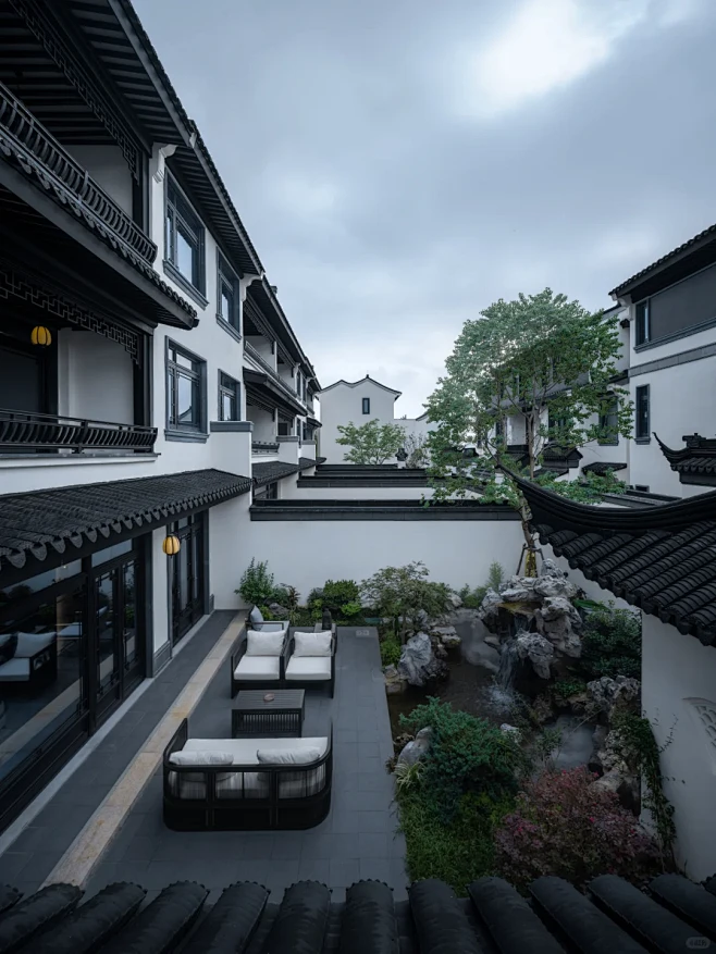 白墙黑瓦，演绎现代中式居住建筑之美 - 小红书-花瓣网