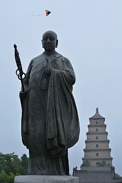 士珪禅师
   
    1、上堂：“万年一念，一念万年。和衣泥里辊（gǔn，滚动），洗脚上床眠。历劫来事，只在如今。大海波涛涌，小人方寸深。”拈起拄杖曰：“汝等诸人，未得个入头，须得个入头。既得个入头，须有出身一路始得。大众，且作么生是出身一路？”良久曰：“雪压难摧涧底松，风吹不动天边月。”卓拄杖，下座。