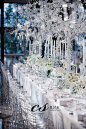 蔡上婚礼作品——初雪 By @蔡上工作室 :  烛光温暖冰晶，如爱情初生的纯粹，如生命初见的美好。一场别墅内的私密宴会设计。