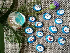 叮当猫 表情包石头画 #DIY# #手绘# #手工# #石头# #鹅卵石# #装饰品# #艺术品# #自然#