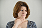 成年女性喉咙痛浅色背景奥尔加Volodina上500像素