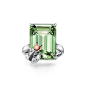 Return to Tiffany™ Love Bugs 系列纯银和 18K 玫瑰金镶嵌绿水晶瓢虫戒指。 | Tiffany & Co.