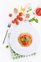 Tomato pasta spaghetti with fresh tomatoes, basil, italian herbs and olive oil in a white bowl on... by Valeria Aksakova on 500px