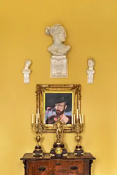 满足新老在柏林。当托马斯·车偶然发现了一个最初的1901年柏林公寓公寓,聽所有原来的细节和功能完整,他知道他是注定要让它自己。德国设计师一直受文化历史,这解释了他的本事聽修复和旧世界的对象和家具。但是,也没有太宝贵了,他使用明亮的聽颜色,大胆的壁纸和古怪的装饰使其感到现代和放松。一个完美的平衡。