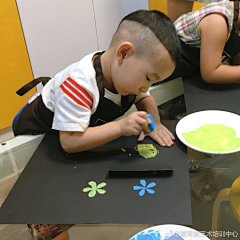 #儿童画素材##儿童创意美术##创意儿童画# 小班漏印作品：《插花》 2南京·101画室 ​​​​