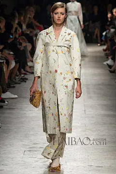 曼妙青春的诗意礼赞！巴黎罗莎 (Rochas) 2015春夏女装秀，海报时尚网带你亲临2015春夏巴黎时装周_第3页_Rochas