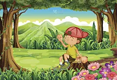 小男孩坐在树桩上方的森林里
