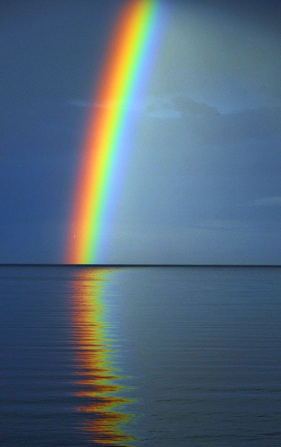 安大略湖上空的彩虹 