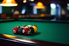 台球室里的多彩台球摄影图片
