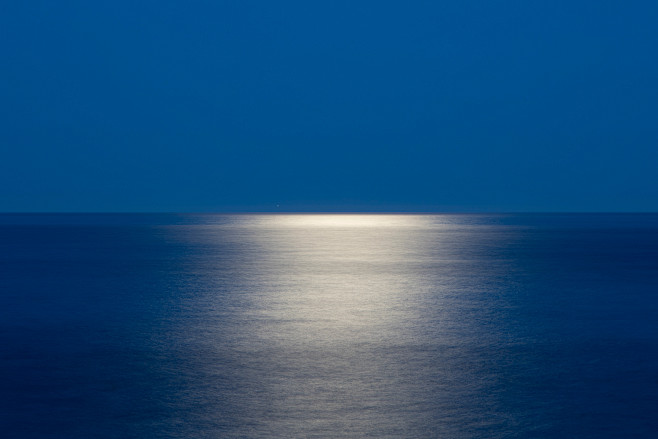 Moon Over Atlantic :...