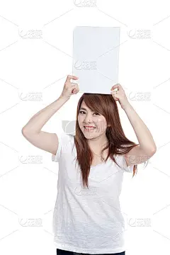 亚洲女孩举着空白标志在头顶垂直