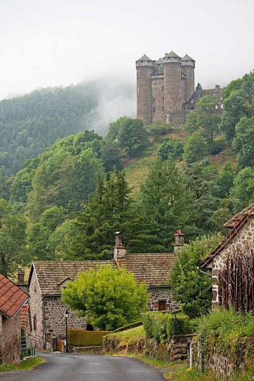 Hill Castle, Auvergn...