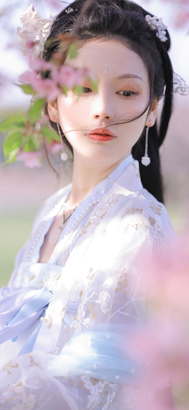 47云想衣裳花想容1喜欢古装仙poco酱丫~该采集也在以下画板加载更多