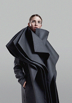 灵感邦丨ideabooom采集到F丨建筑般的服装 丨创意服装设计 与 时尚搭配