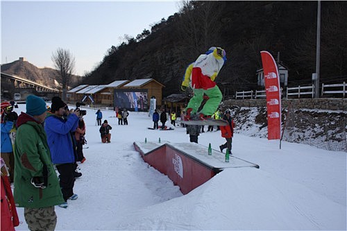 北京怀北国际滑雪场单板圣战英雄汇活动圆满...