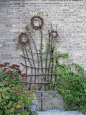 【庭院DIY】树杆藤条在花园的巧妙的利用--铁线莲架雕塑篇