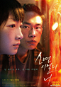 #少年的你韩国版新海报#来看看这次韩版新海报的“套路”，改变了原剧照中@TFBOYS-易烊千玺 和@周冬雨 的景深虚化，周冬雨还被P上了微笑唇。该片已定档7月9日韩国上映。#少年的你韩版海报P图细节# ​​​​