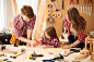 厨房,人,设备用品,工具,休闲装_475840494_Family with daughter in woodshop._创意图片_Getty Images China