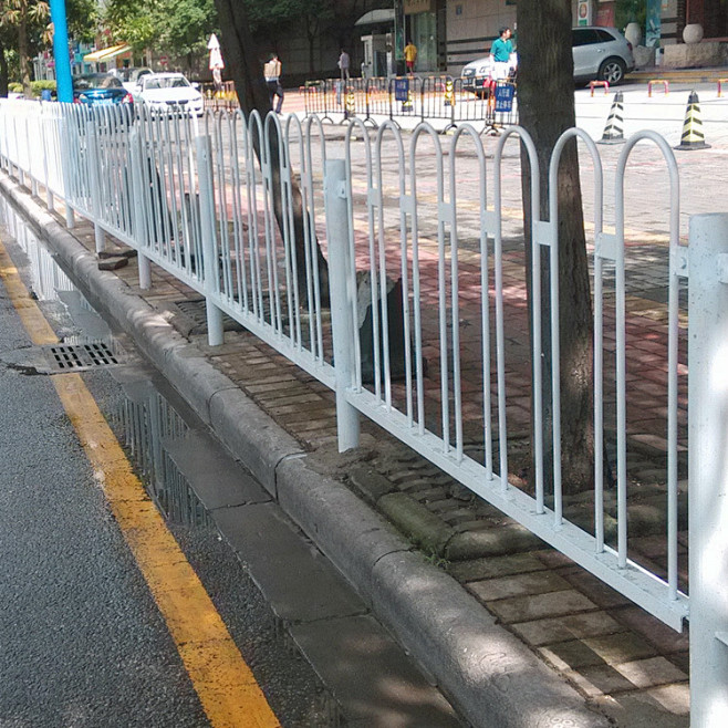 喷塑人行道隔离栏 广州京式护栏厂家定做市政护栏 城市道路护栏