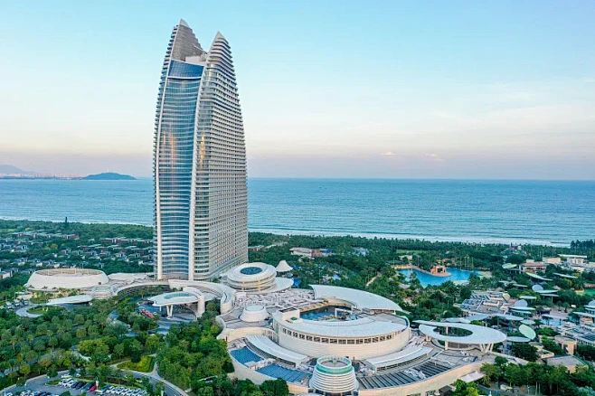 航拍海南三亚海棠湾亚特兰蒂斯酒店 海景度假区地标建筑图片下载