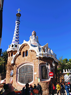 建筑大师 安东尼奥·高迪(Antonio Gaudi）西班牙-花瓣网|陪你做生活的设计师 | a137a43bef2a13dfcf5e